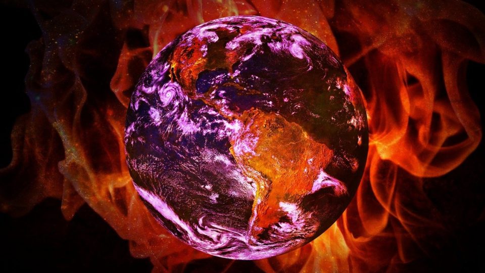 Representação artística do planeta Terra em chamas