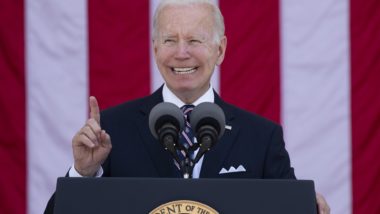 Inflação é oportunidade para mudar para a energia limpa, diz Biden O presidente dos EUA, Joe Biden, discursa no Dia do Memorial Nacional no Cemitério Nacional de Arlington, Virgínia, EUA, em 30 de maio de 2022.