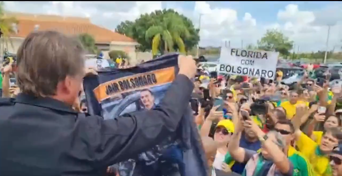 Bolsonaro participa de motociata na Flórida