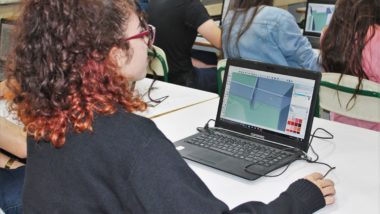 Os principais motivos são jornadas exaustivas de trabalho, filhos e a não-exigência de alguns cursos pelos empregadores