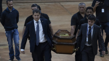 PF conclui perícia e corpos de Dom e Bruno serão entregues às famílias Restos mortais de Dom Phillips e Bruno Pereira serão entregues às famílias nesta quinta-feira (23).