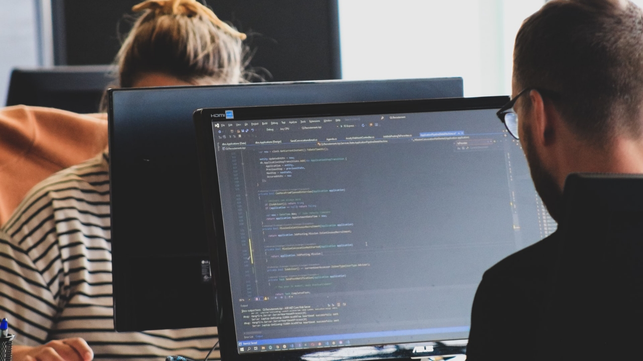 Setores de TI e Pessoas precisam atuar juntos para reter talentos em tecnologia