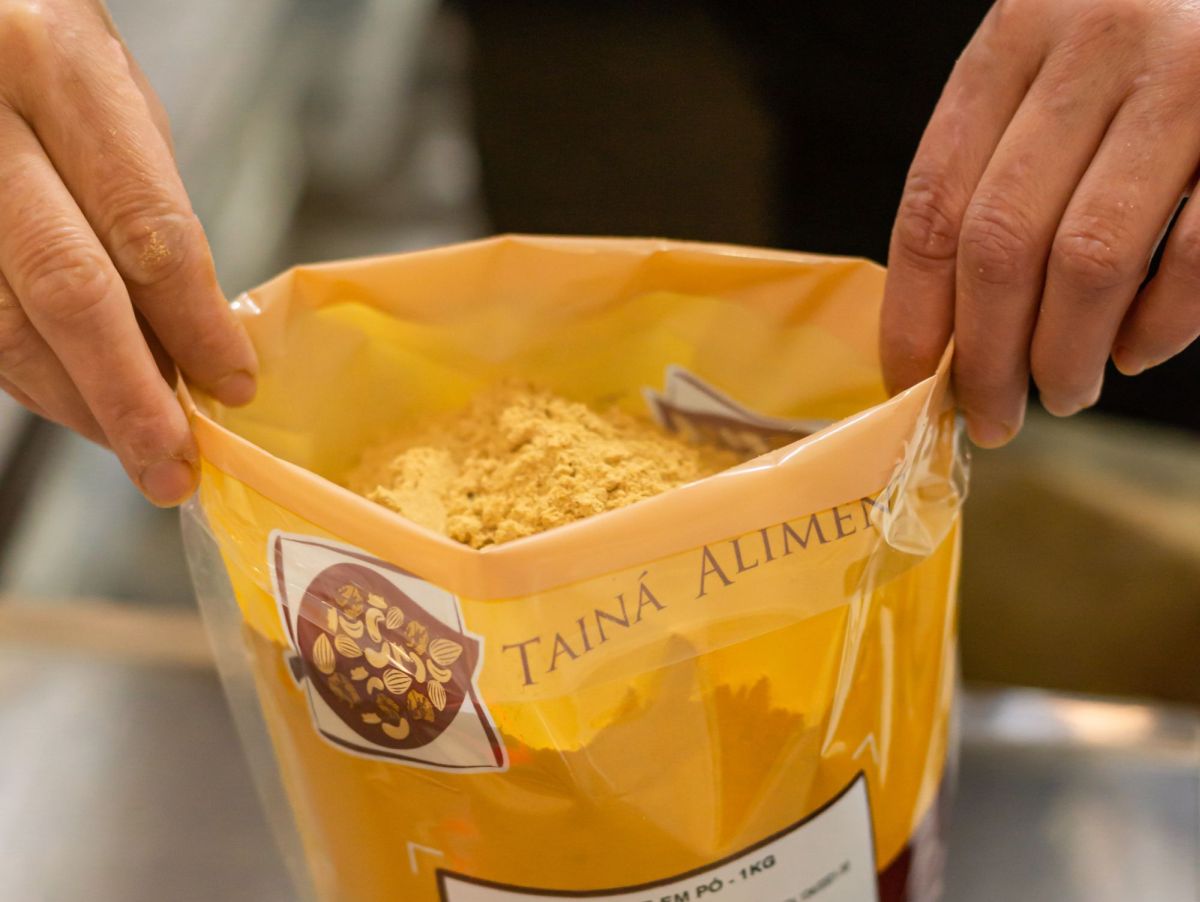 Entre os condimentos que entraram de vez na cozinha dos brasileiros está o gengibre em pó, usado em preparos variados.