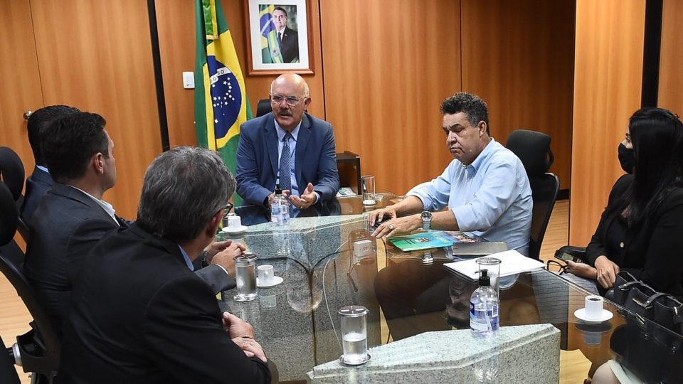 Juiz prendeu Milton Ribeiro por “prestígio” que teria concedido a pastores