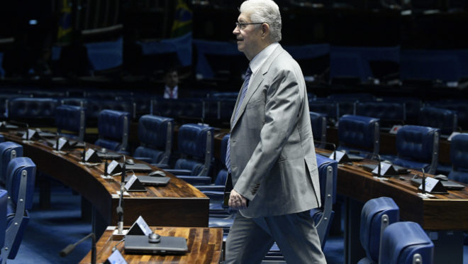 Em discursos como senador, Requião mostrava alinhamento com a esquerda radical latino-americana: htt...