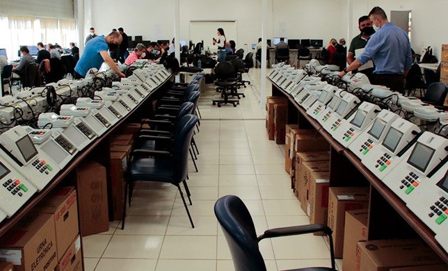 Teste das urnas foi realizado na sede do Tribunal Regional Eleitoral do Paraná, em Curitiba