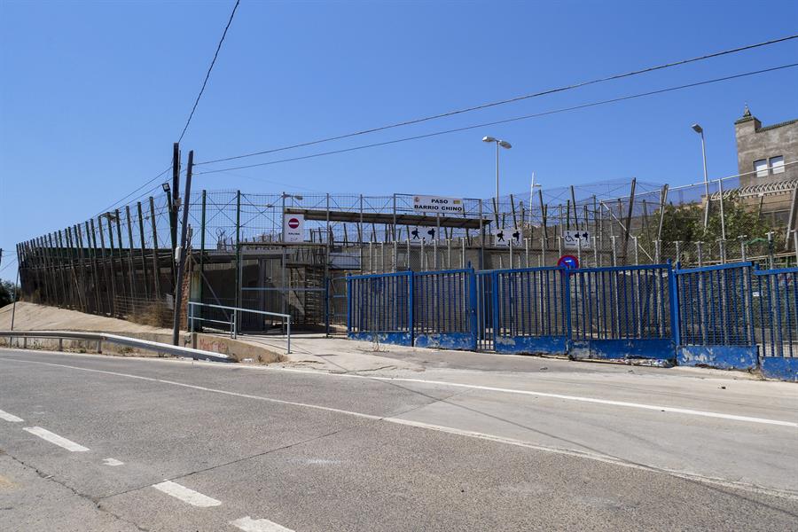 Perímetro fronteiriço entre Espanha e Marrocos, em Melilla, no dia seguinte à tentativa de migrantes que resultou em dezenas de mortos e centanas de feridos
