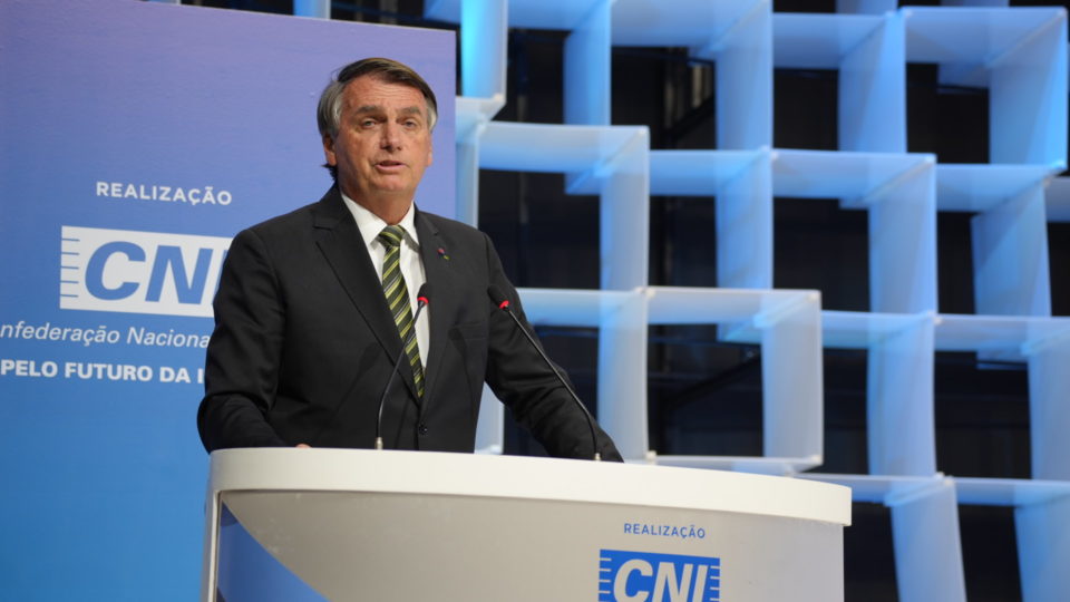 Bolsonaro nega corrupção endêmica no governo e alerta contra América do Sul vermelha, em evento da CNI