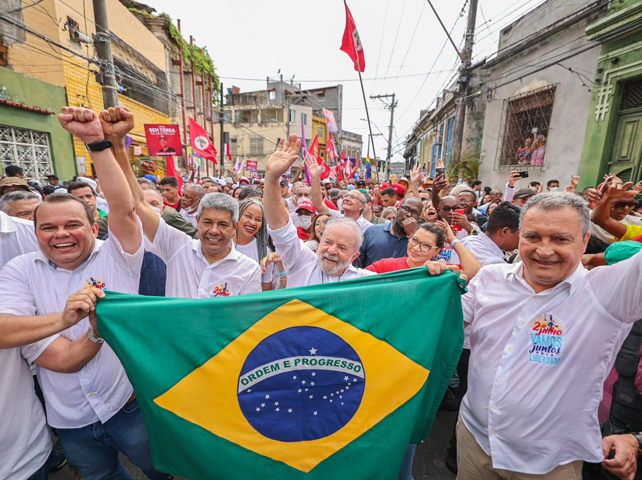 Além de Lula, outros três pré-candidatos à presidência (Jair Bolsonaro, Ciro Gomes e Simone Tebet) estão em Salvador-BA neste sábado