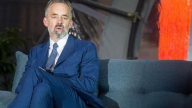 Jordan Peterson é suspenso do Twitter por usar “pronome inadequado” Jordan Peterson faz uma palestra na Hungria, em 2019.