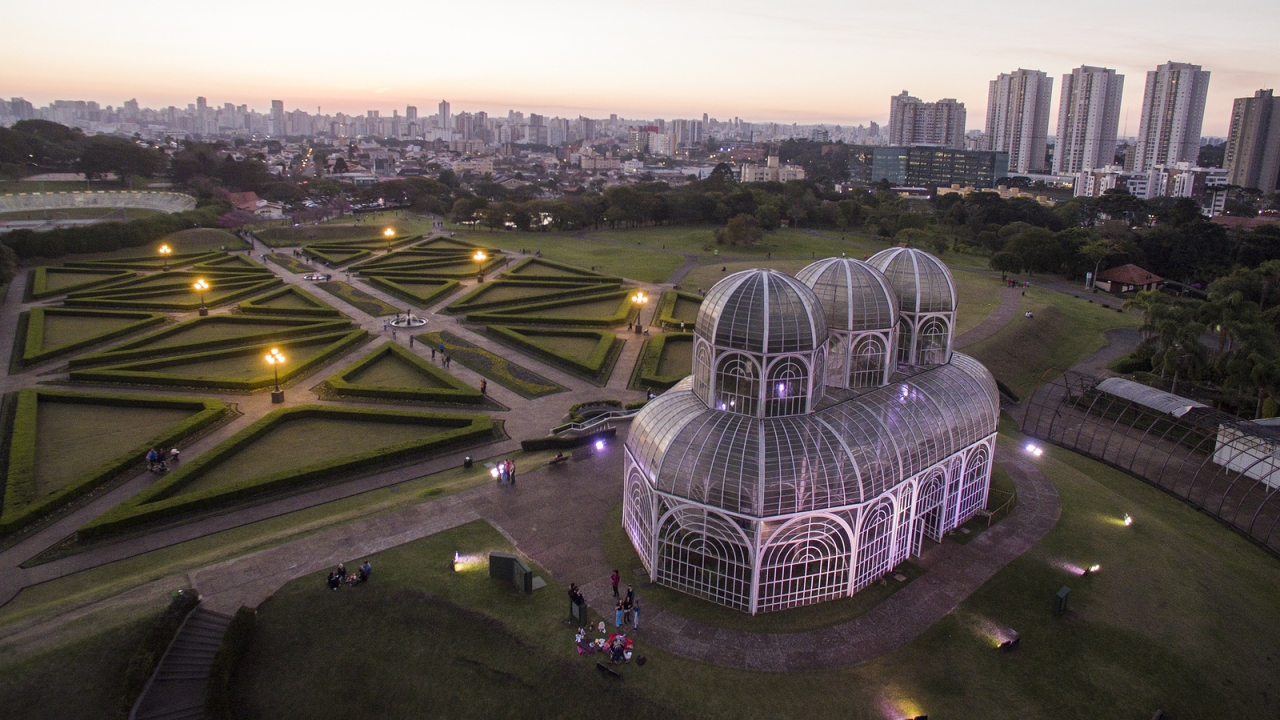Curitiba está entre as cidades brasileiras que mais abriram empresas de TI