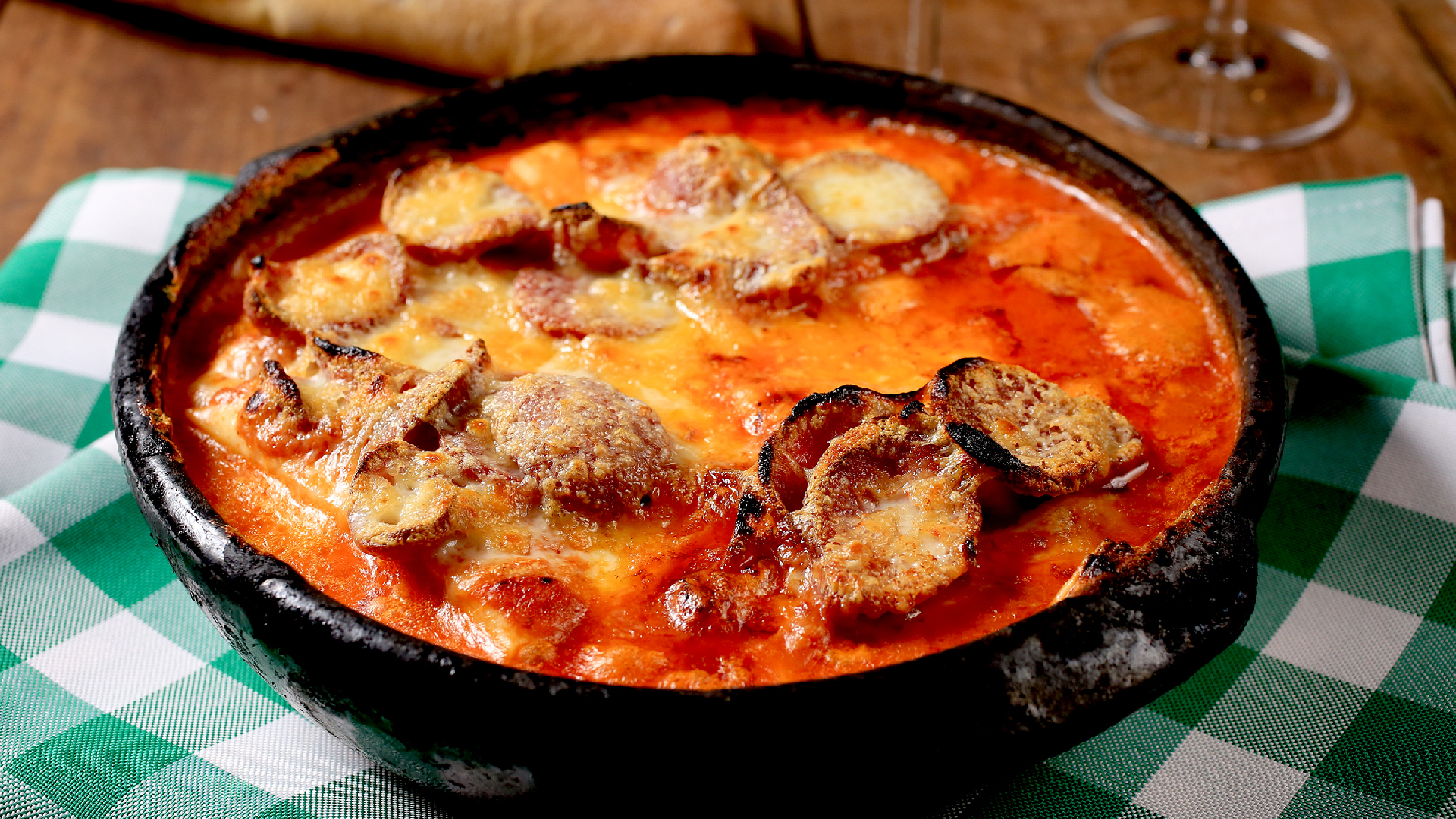 Lasanha à moda do Lellis, que precisa sair do forno ‘fumegando’.