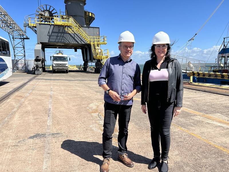 Simone Tebet, presidenciável do MDB, e Alessandro Vieira, candidato ao governo do Sergipe, em recente agenda em Aracaju: emedebista busca palanques no Nordeste.