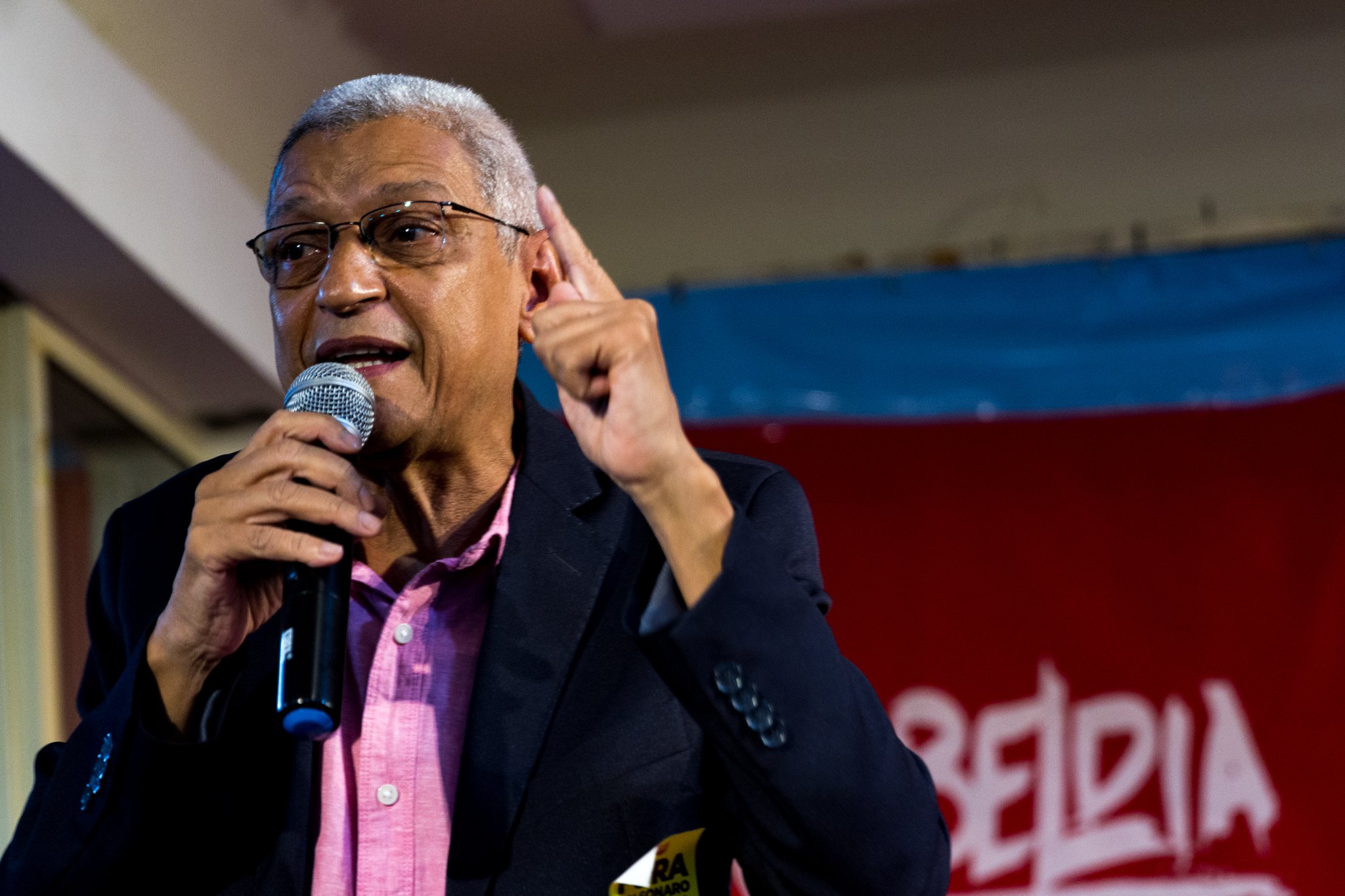 Saiba quem é Cyro Garcia, candidato do PSTU ao governo do RJ.