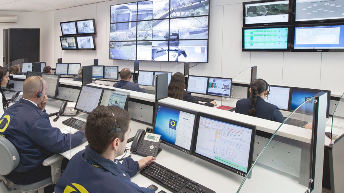 Centro de Operações da Orsegups: considerada a maior central de monitoramento do país, empresa possui o menor tempo entre a detecção do evento e o atendimento in loco por agentes táticos treinados com técnicas da Swat