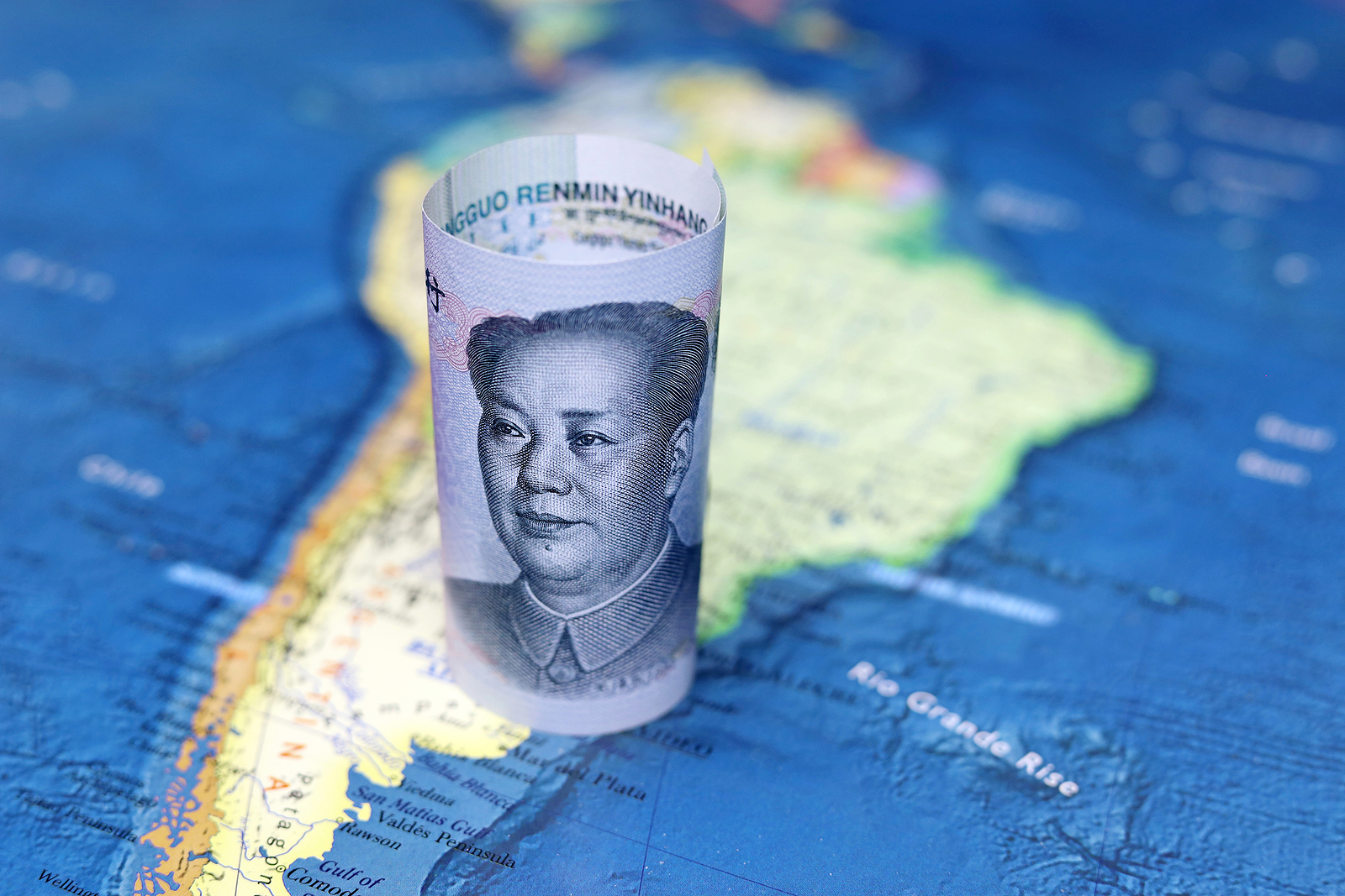 Em 2021, o comércio da América Latina com a China totalizou US$ 450 bilhões, e os economistas preveem que esse número crescerá para US$ 700 bilhões até 2035