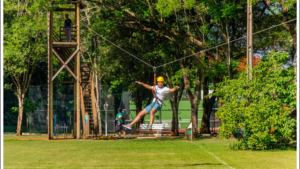 Esportes, atividades ao ar livre, natureza e muita diversão para você aproveitar suas férias com a família.