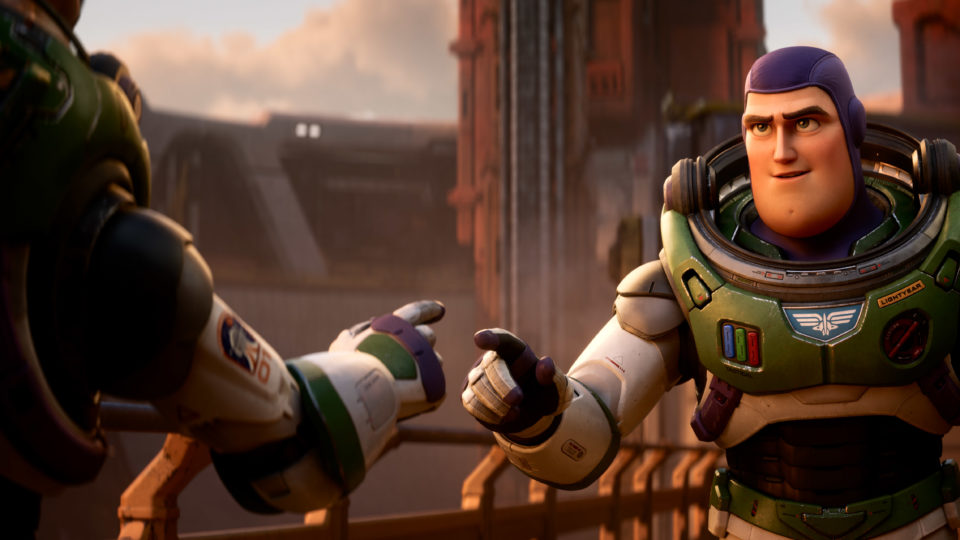 Cansaço de agenda política em produções cujo objetivo deveria ser entretenimento livre de ideologias parece ter afastado público de Lightyear, da Disney