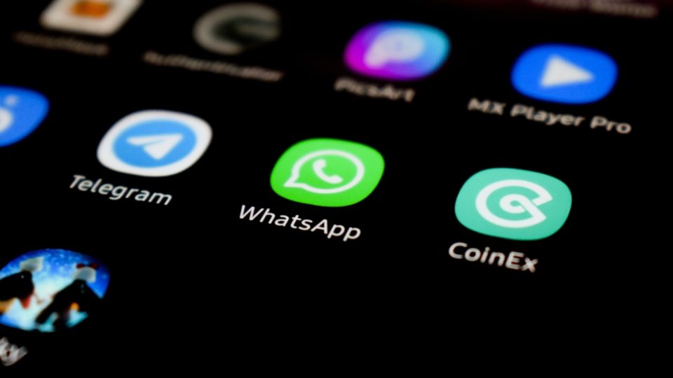 Dicas para não cair em golpes nas redes sociais