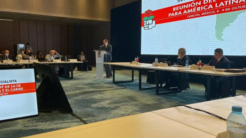Dirigentes socialistas reunidos em Cancún