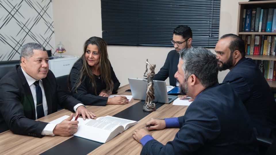 Profissionais da área do Direito estão precisando atualizar o modo de trabalhar diante do volume de dados disponíveis e a nova legislação sobre o assunto.