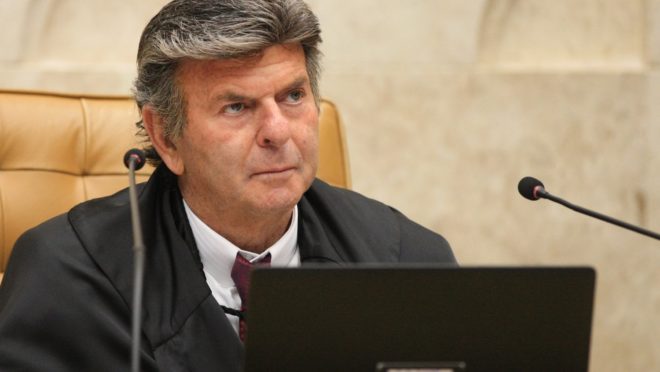 ONG cria campanha para pressionar STF a retomar julgamento sobre uso de banheiros por transexuais - Gazeta do Povo