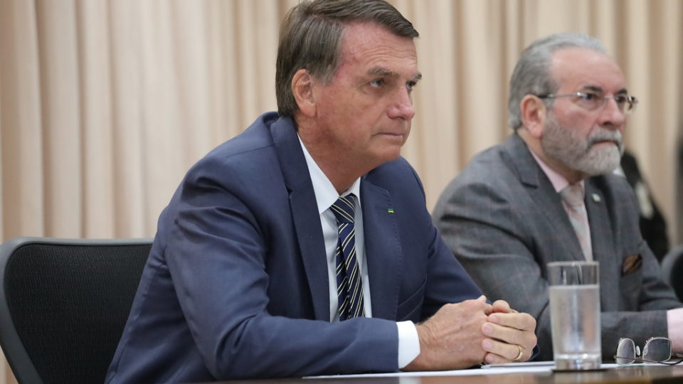 Bolsonaro médicos