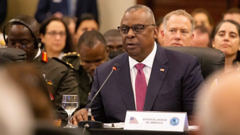 Papel dos militares na democracia é respeitar a vontade do povo, diz secretário de Defesa dos EUA chefe do pentágono