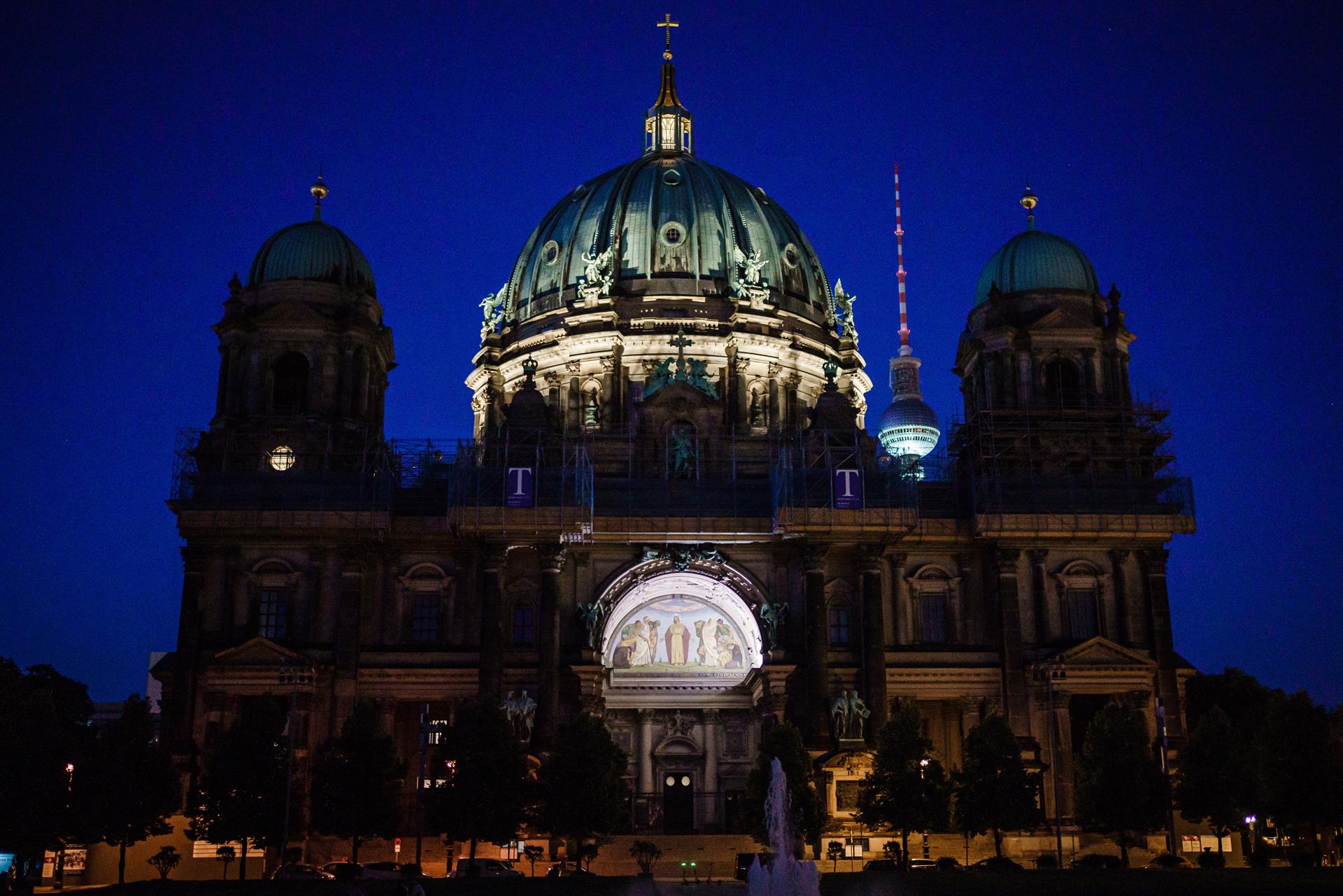 Catedral de Berlim com iluminação reduzida