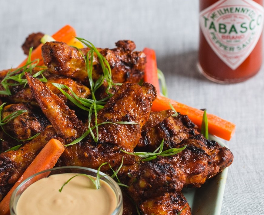 Asinhas de frango apimentadas: preparo deve ser feito com antecedência.