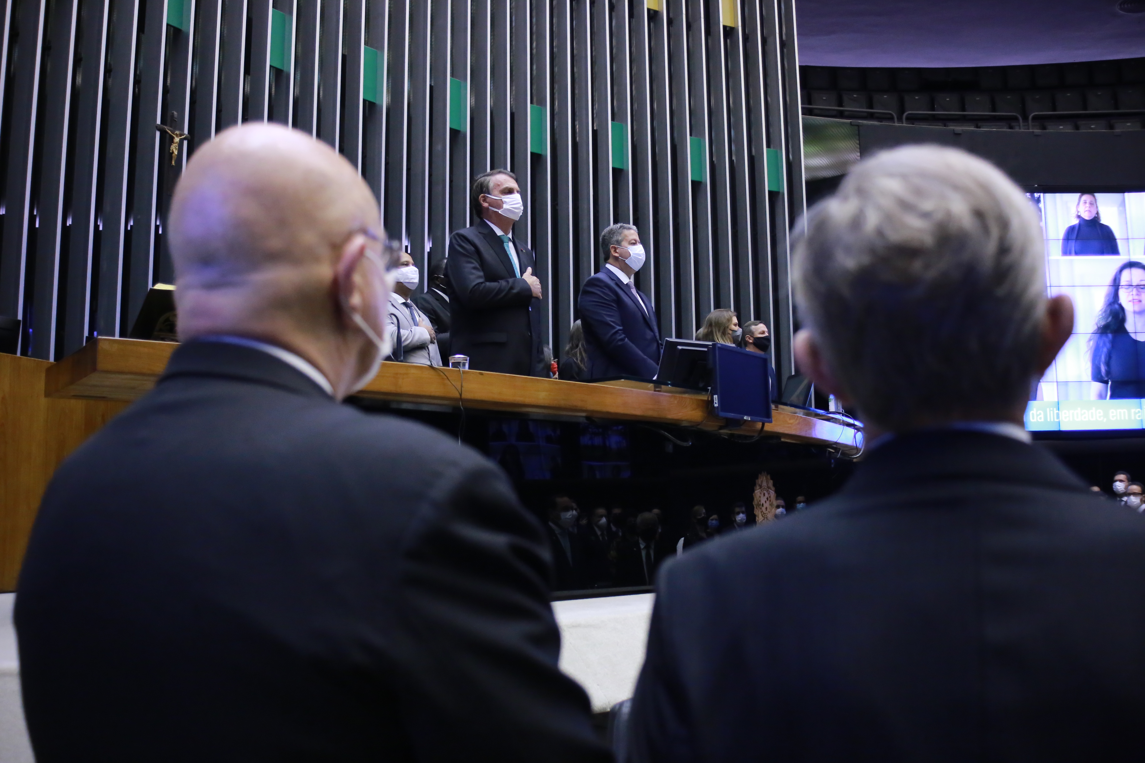 Bolsonaro em visita à Câmara: novo sistema prevê mais poderes ao Congresso.