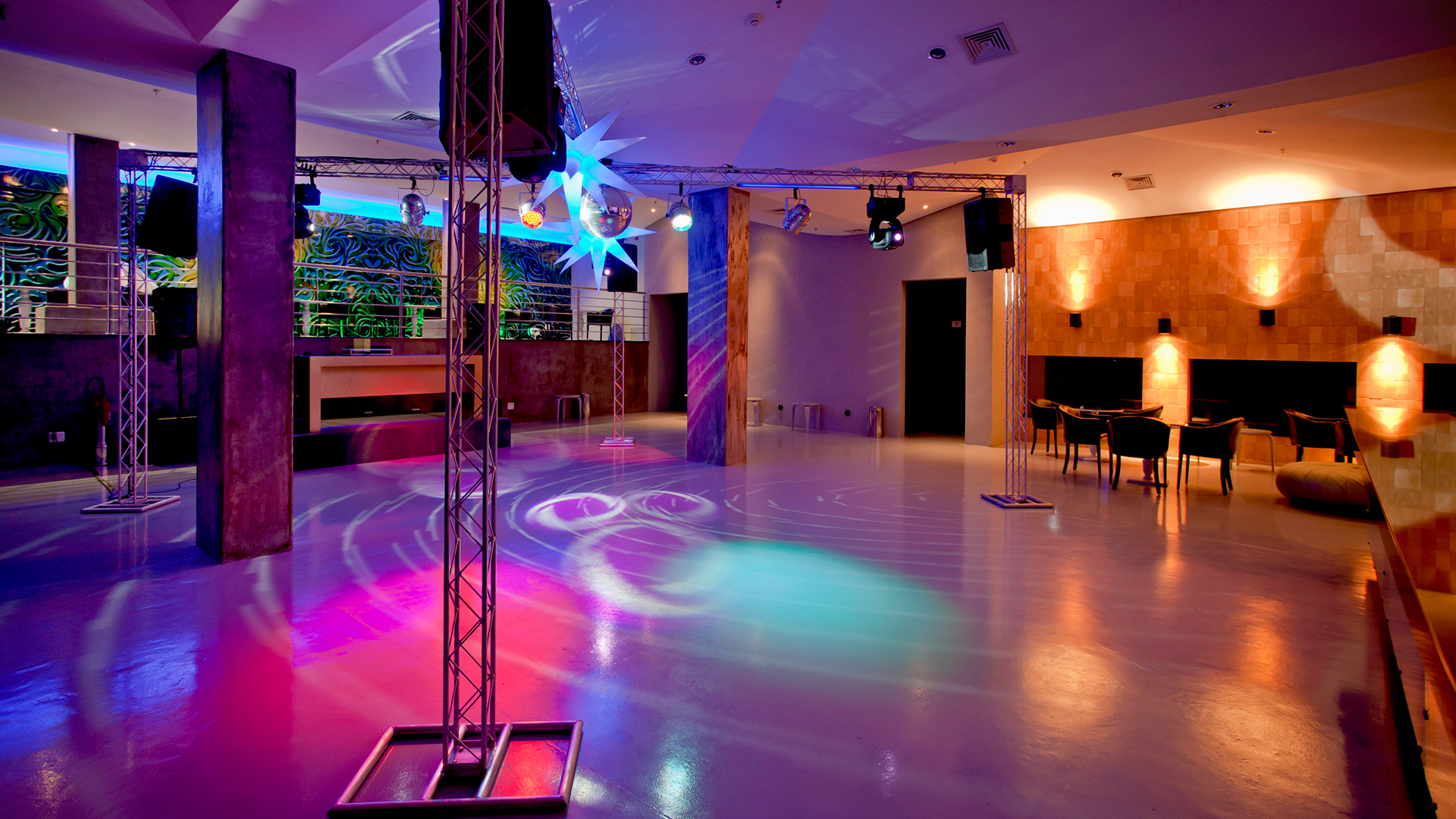 Bora festejar? O Bourbon Atibaia tem ambientes para sua festa ir até o amanhecer.