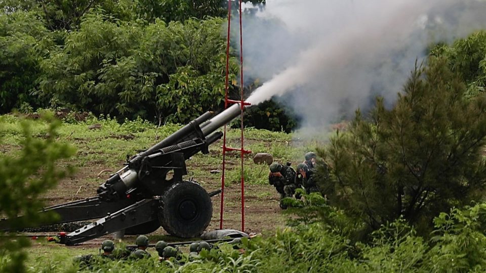 Taiwan faz manobras defensivas contra a China