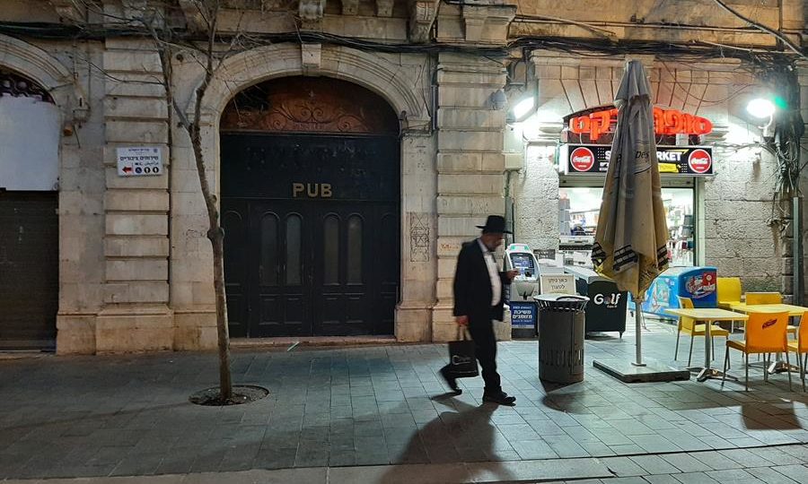 Fachada do antigo bar "Putin Pub" em Jerusalém, Israel