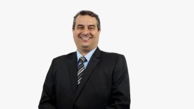 O empresário tem 45 anos e já atuou na Secretaria de Trabalho e Emprego de Curitiba e na Secretaria de Governo de Foz do Iguaçu