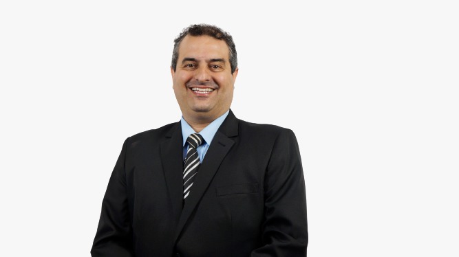 O empresário tem 45 anos e já atuou na Secretaria de Trabalho e Emprego de Curitiba e na Secretaria de Governo de Foz do Iguaçu