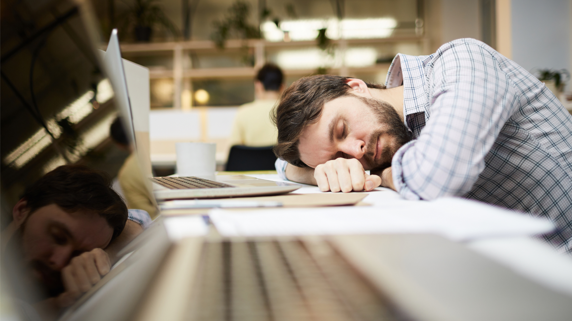 Pesquisas mostram que pessoas infelizes no ambiente de trabalho são menos produtivas.