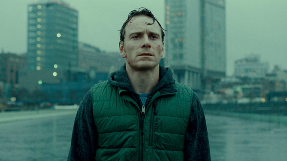 O ator Michael Fassbender no papel de Brandon, no filme 'Shame'