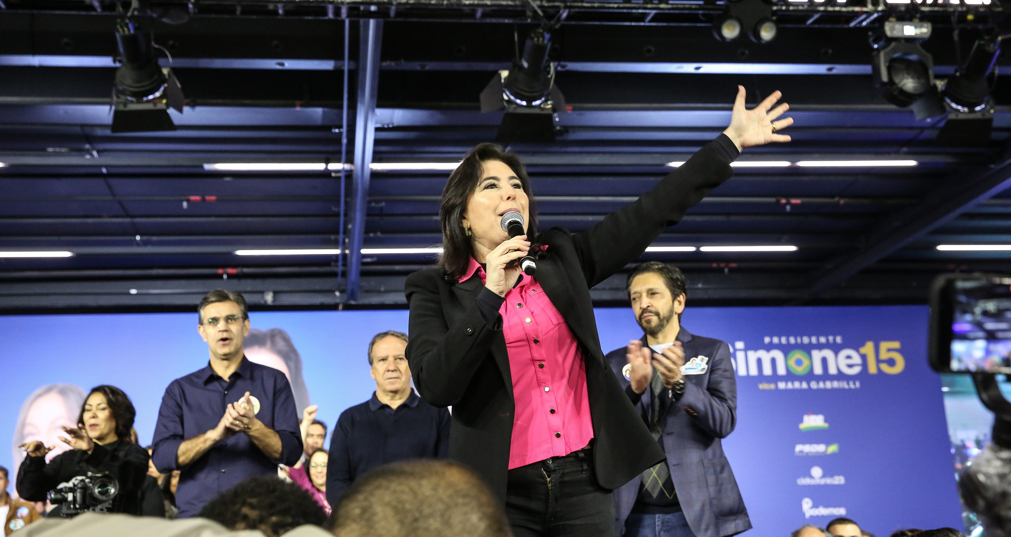 Simone Tebet critica oponentes e diz que sua chapa é a única que conseguirá pacificar o Brasil