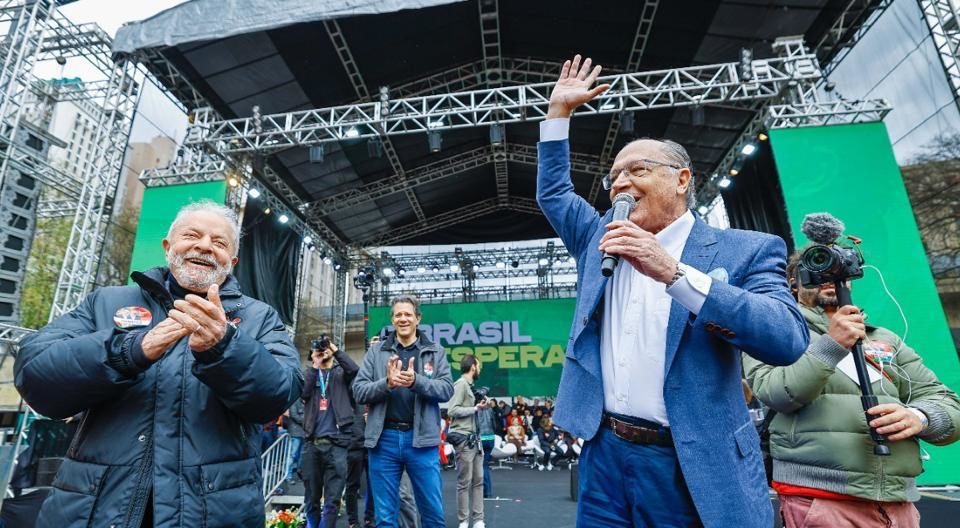 Lula critica apoio de lideranças evangélicas a Bolsonaro em comício no Vale do Anhangabaú