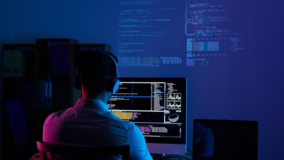 Arquiteto de software foi uma das três funções com maior alta salarial no último ano, segundo o BNE.