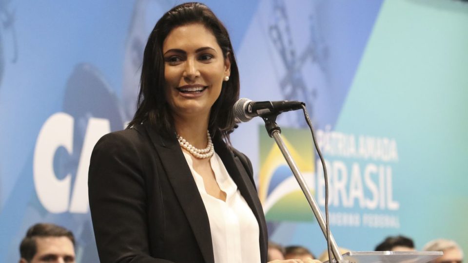 Com presença de Michelle, propaganda de Bolsonaro foca em mulheres; Lula também recorre ao tema