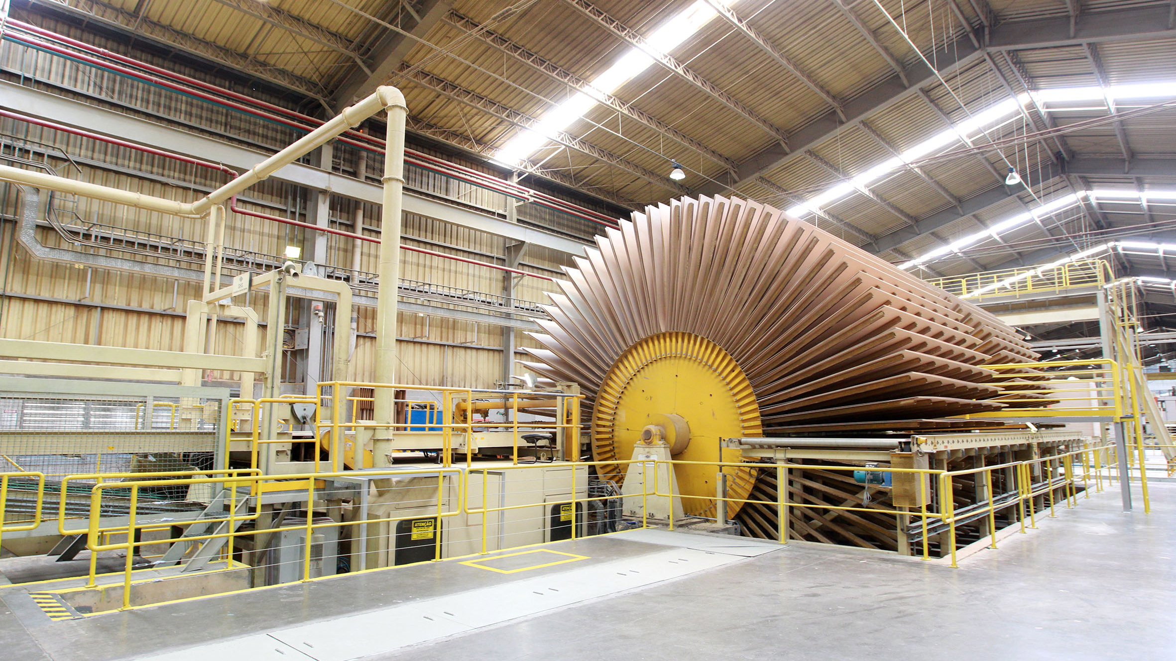 Indústria madeireira, com forte presença no Paraná, é uma das que mais exporta no país