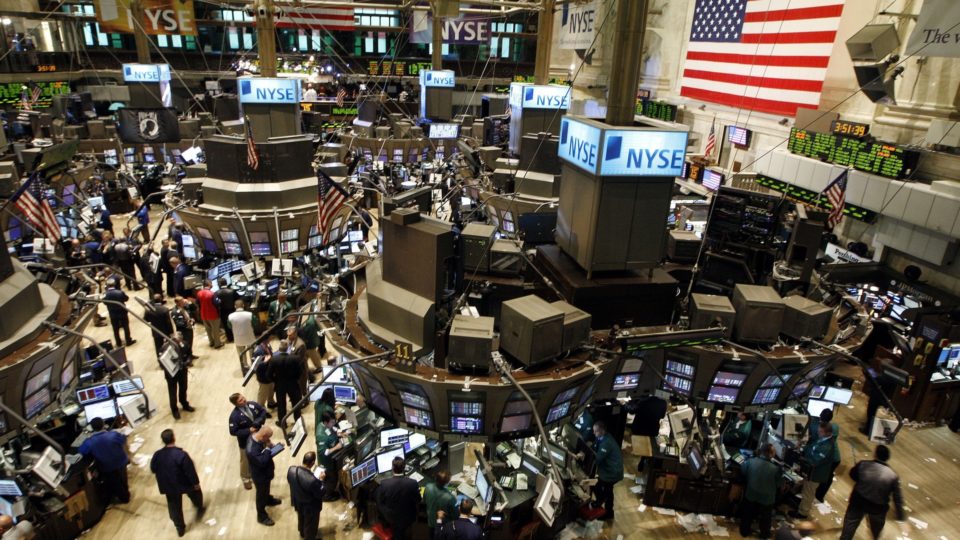 Na Bolsa de Nova York, o movimento de pessoas hoje é pequeno em comparação com algumas décadas.