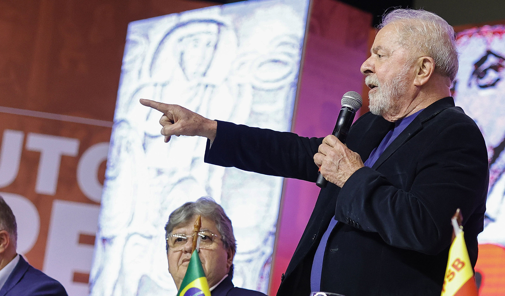 Na TV, campanha de Lula acusa Bolsonaro de má gestão durante a pandemia