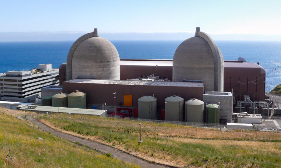Diablo Canyon: usina nuclear de 2.250 megawatts que abastece cerca de 8% da energia produzida no estado da Califórnia (EUA)