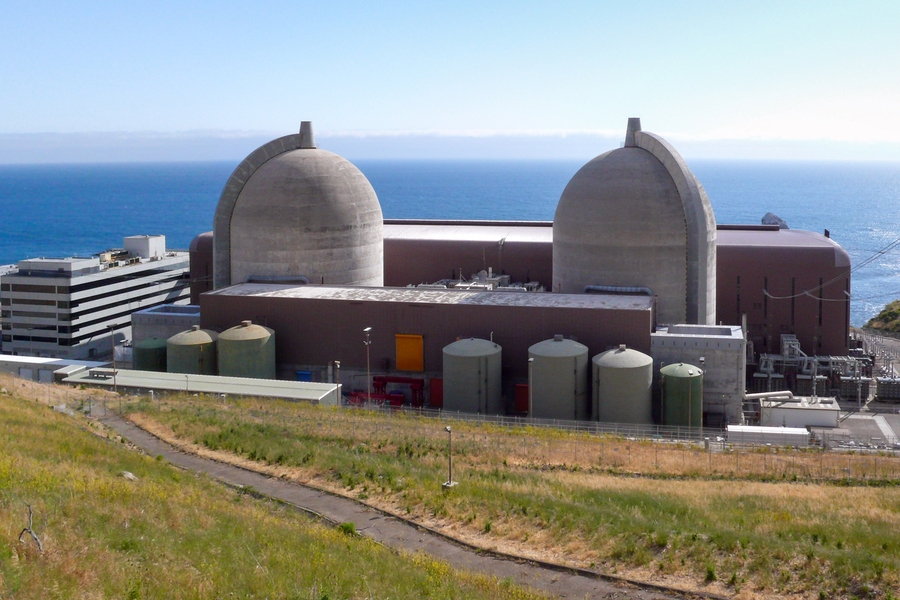 Diablo Canyon: usina nuclear de 2.250 megawatts que abastece cerca de 8% da energia produzida no estado da Califórnia (EUA)