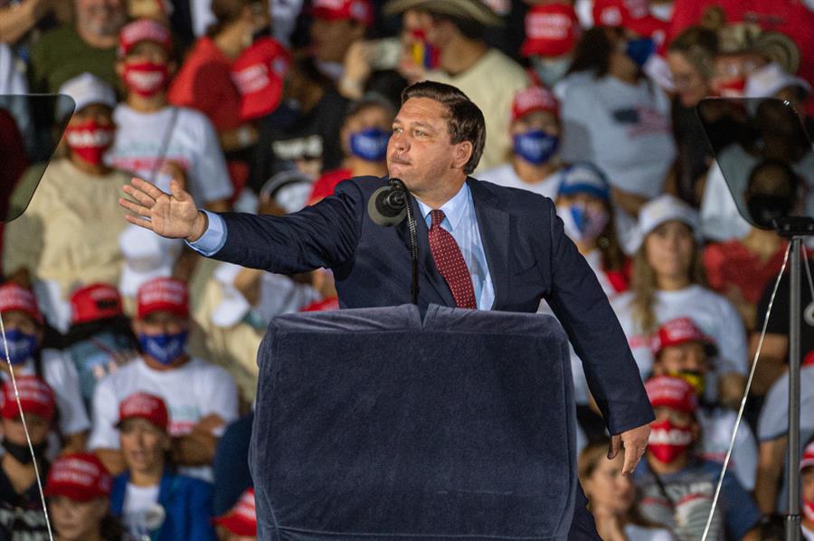 O governador da Flórida, Ron DeSantis, do Partido Republicano: estado se tornou um “refúgio de sanidade em um mundo enlouquecido”