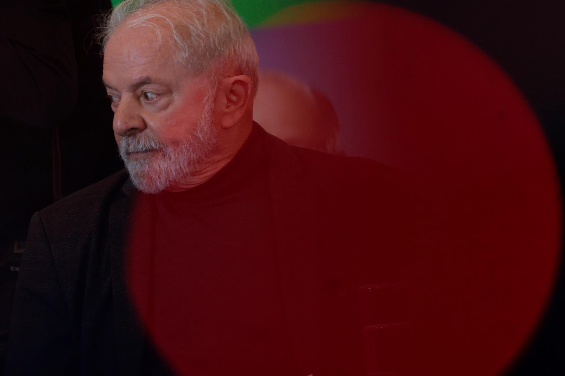 Em 2004, Lula se envolveu em um incidente diplomático quando pediu a expulsão do jornalista americano Larry Rohter, do The New York Times