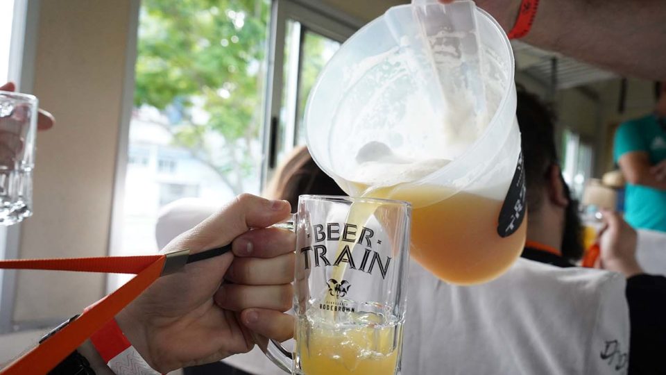 Beer Train – apertem os cintos, neste sábado tem cerveja, gastronomia e passeio de trem O Beer Train reúne o passeio mais bonito do litoral paranaense com cerveja artesanal e gastronomia.